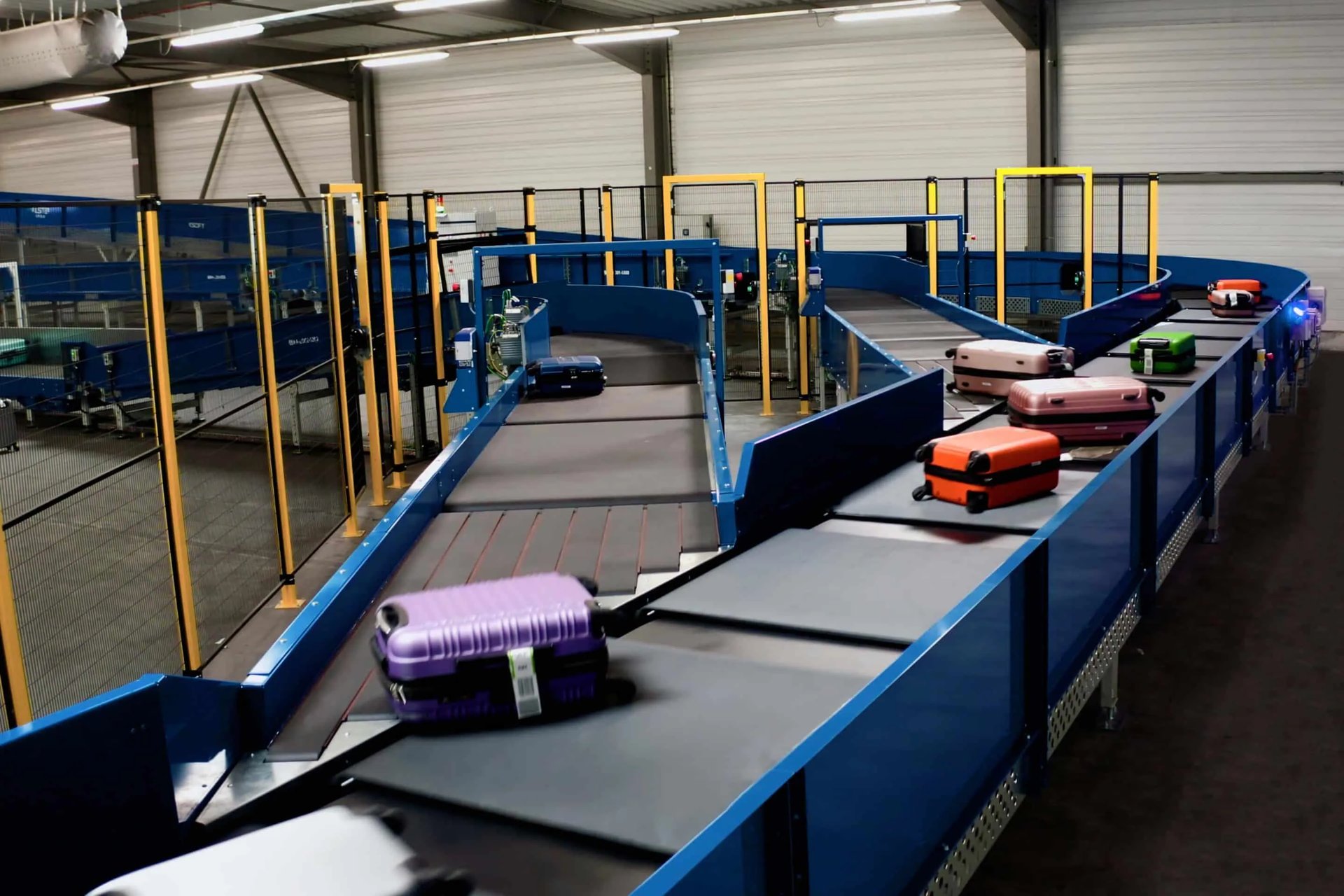 Airport baggage handling system with conveyor belts transporting luggage